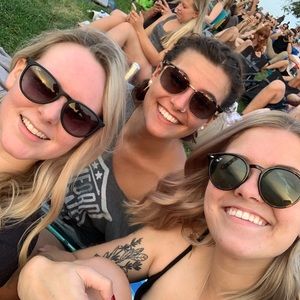 Meet your Posher, Emily